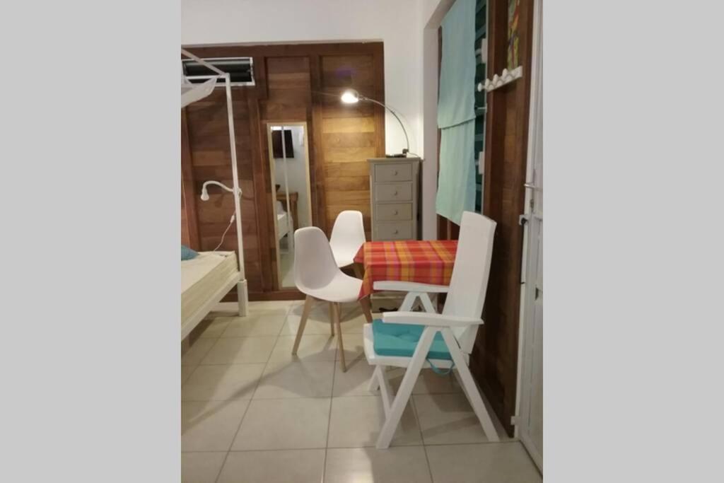 Gite Cajou Dans Jardin Tropical Ventile A Sainte-Anne 外观 照片