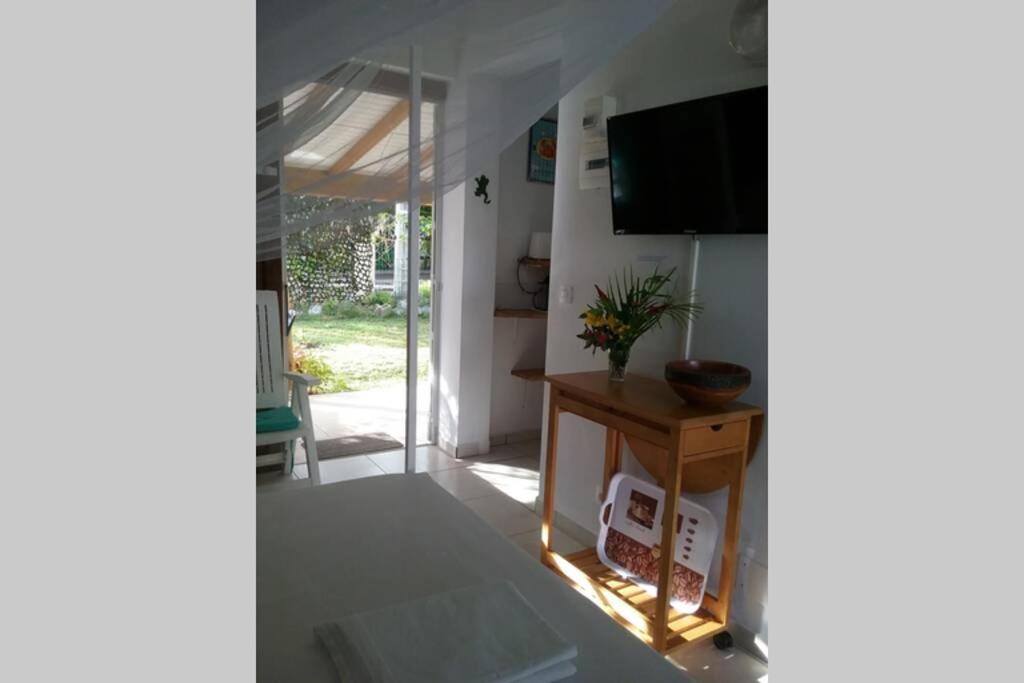 Gite Cajou Dans Jardin Tropical Ventile A Sainte-Anne 外观 照片