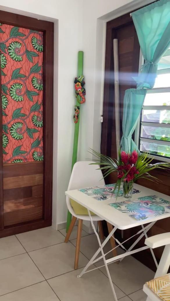 Gite Cajou Dans Jardin Tropical Ventile A Sainte-Anne 外观 照片