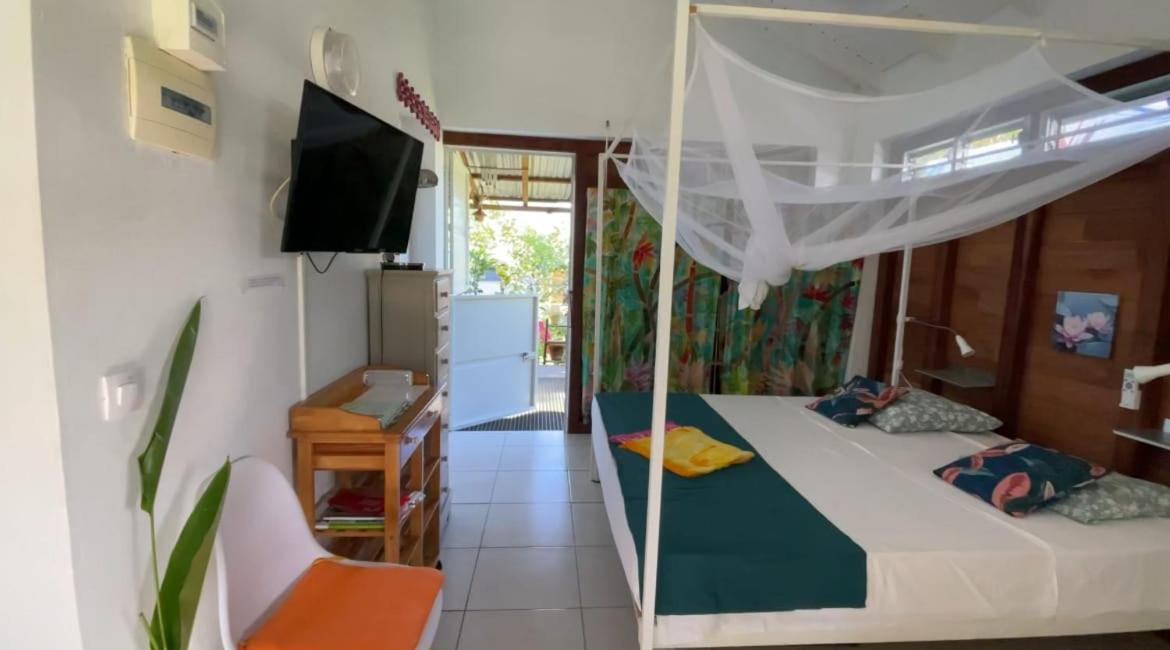 Gite Cajou Dans Jardin Tropical Ventile A Sainte-Anne 外观 照片